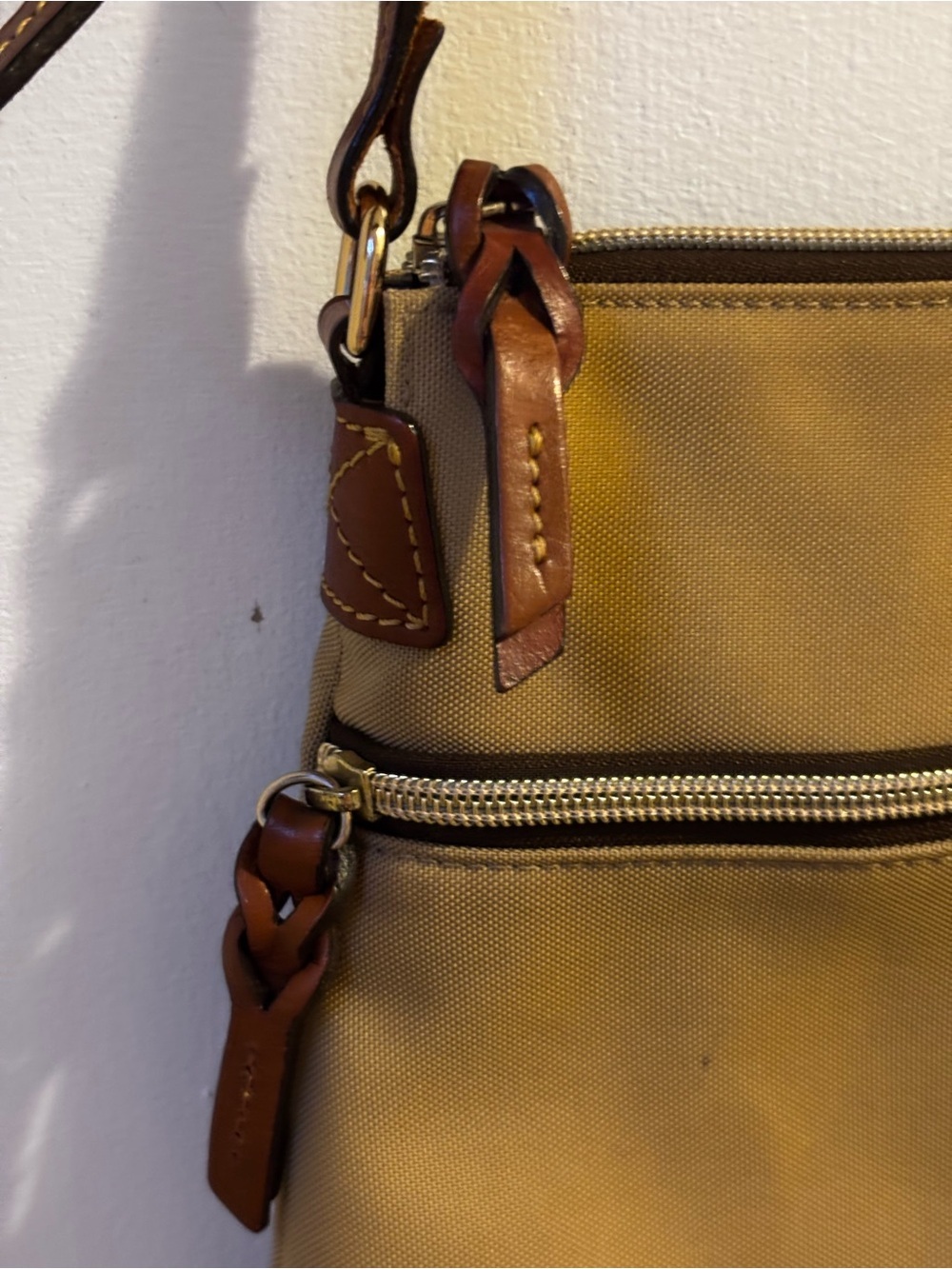 Vintage Dooney & Bourke Women's Crossbody Bag in Khaki - Picture 5 of 12